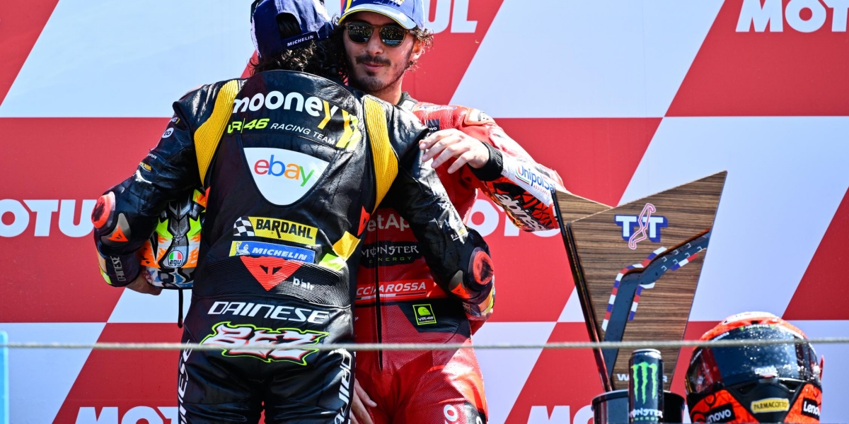 上穿紅袍,下跨紅車,讓你少走40年彎路!Francesco Bagnaia:賽車距離越近,胎溫就爬升的越快,前輪還是太軟!