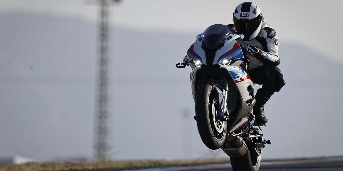 Ninja H2勁敵?BMW S1000RR 「電動增壓系統」專利曝光!
