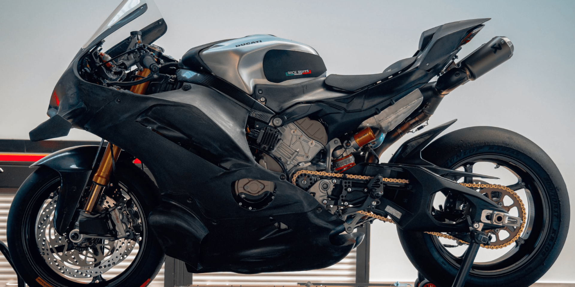 Ducati Panigale V4 賽道電控套件登場，Mectronik推出進階套件，讓你根據輪胎天氣微調、資料回饋更全面