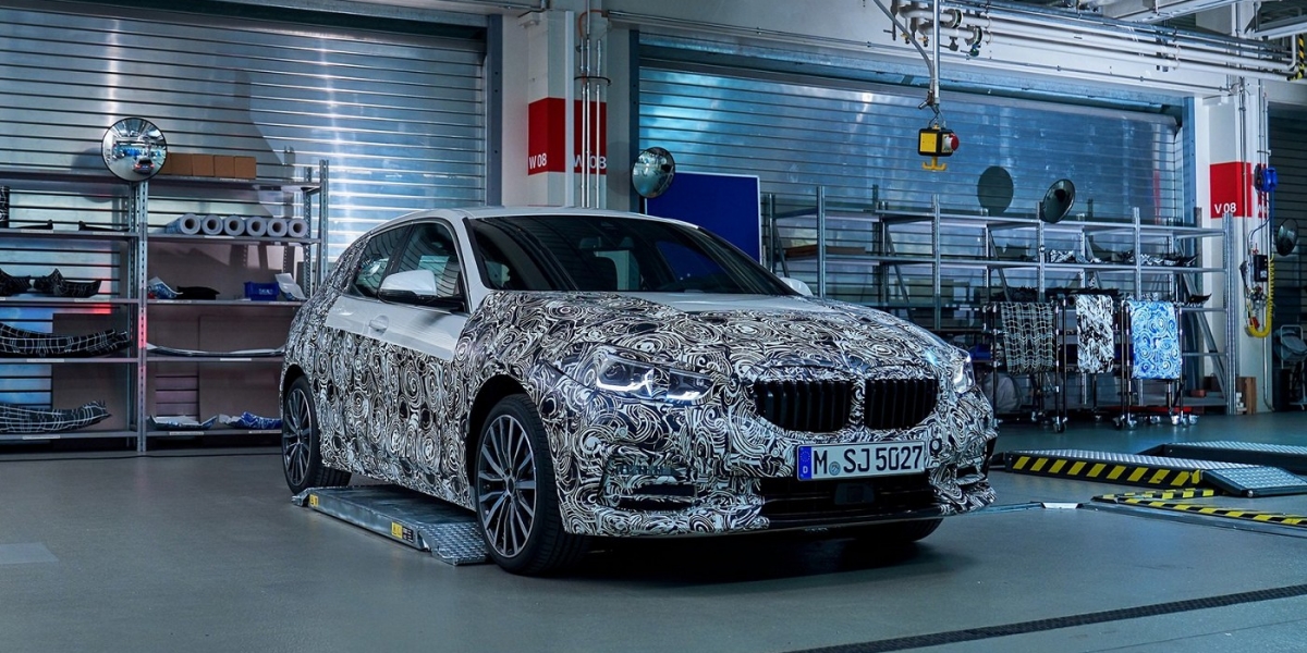 BMW全新大改款1系列「局部」亮相 車迷充滿期待