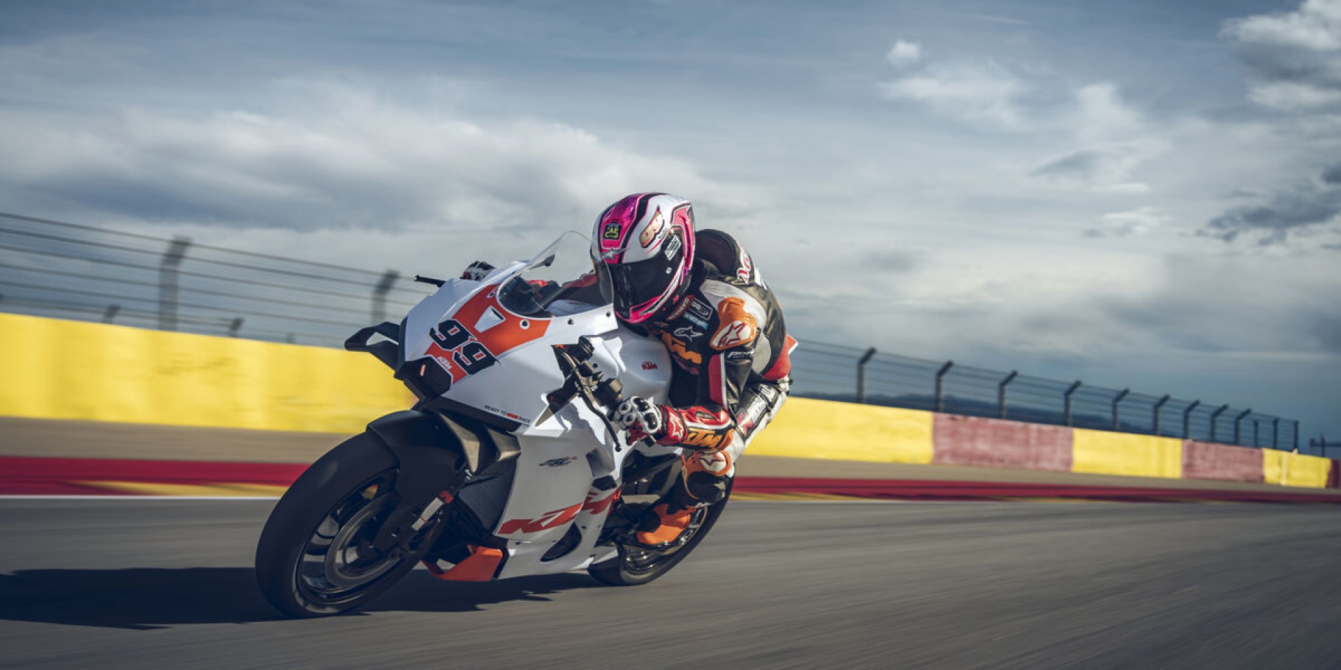 專為賽道而生！KTM 990 RC R Track 賽道版正式發表：135匹馬力、輕量化設定直攻頂點