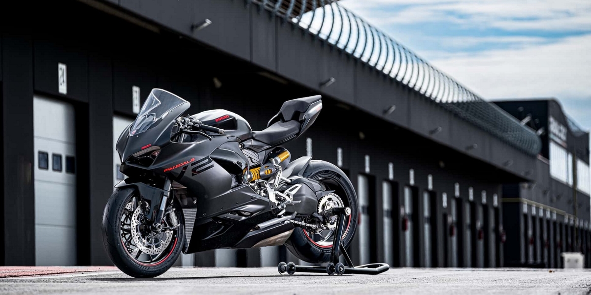 全新暗黑塗裝上身!2024年式Ducati Panigale V2將於今年第三季開始推出