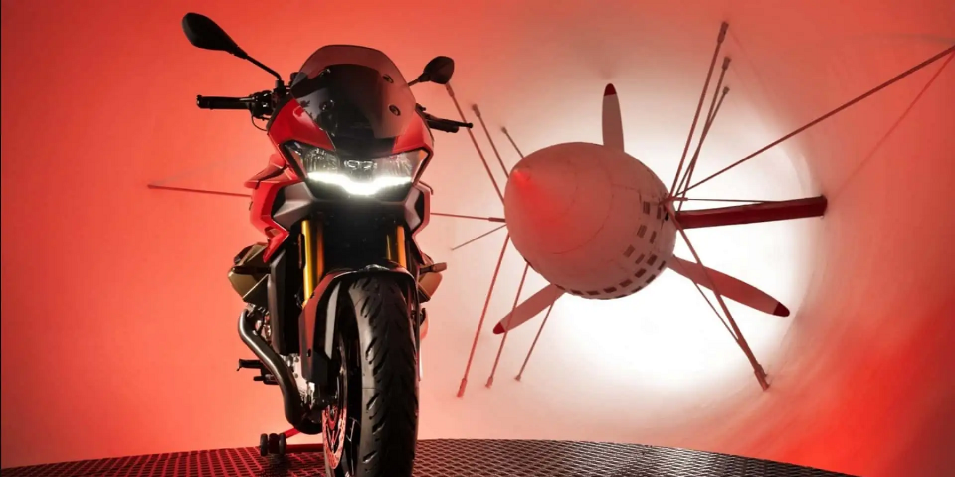 科技配備點好點滿！Moto Guzzi V100 Mandello Wind Tunnel特仕版本搶先亮相
