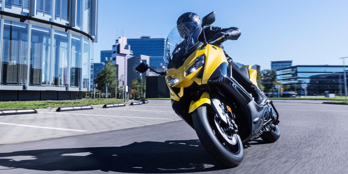 油電T媽要來了?YAMAHA提交兩項TMAX HYBRID專利設計!