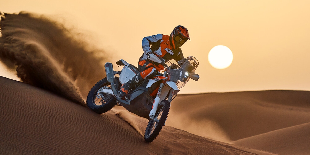 限量100台的橘色野獸!2025 KTM Rally Replica 改款進化海外發表