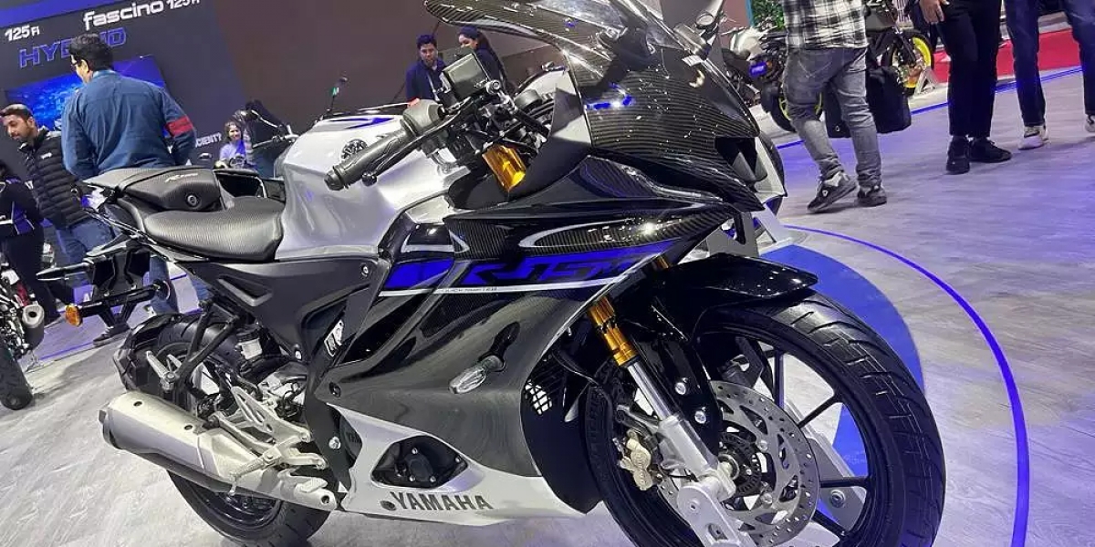 碳纖維點綴戰鬥氛圍!Yamaha YZF-R15M Carbon Edition 印度亮相