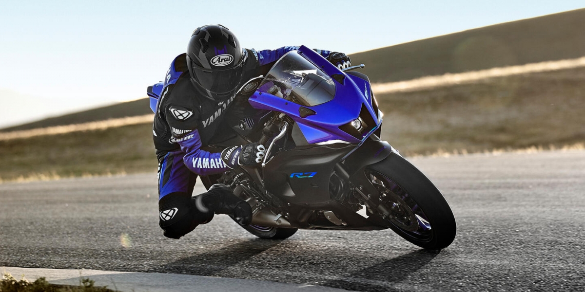73.4PS馬力、41MM全可調倒叉、選配快排。YAMAHA YZF-R7 25萬台幣海外發表!