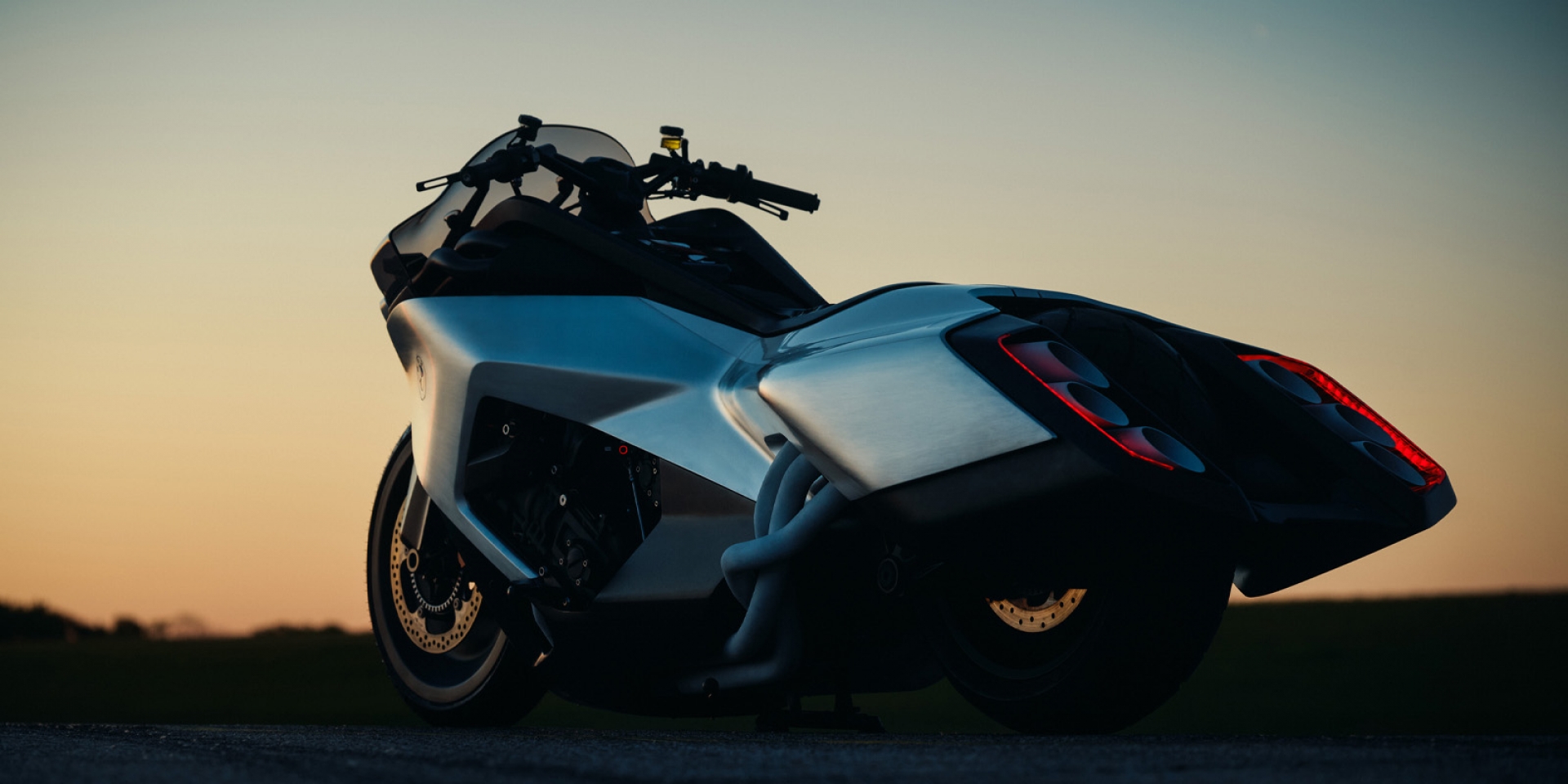 當協和號客機決定在陸地上飛行：BMW Motorrad Vision K18 帶著 1800c.c. 直六心臟優雅落地