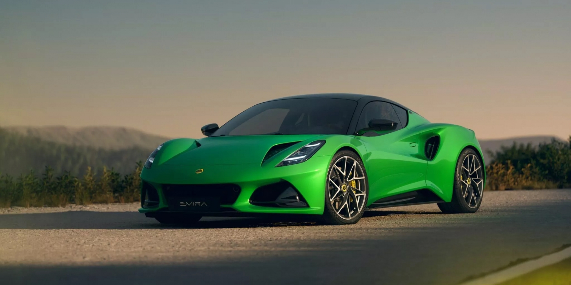英國跑車經典 Lotus Emira 推出 2026 年式更新，新增 V6 SE 車型與更親民入門款