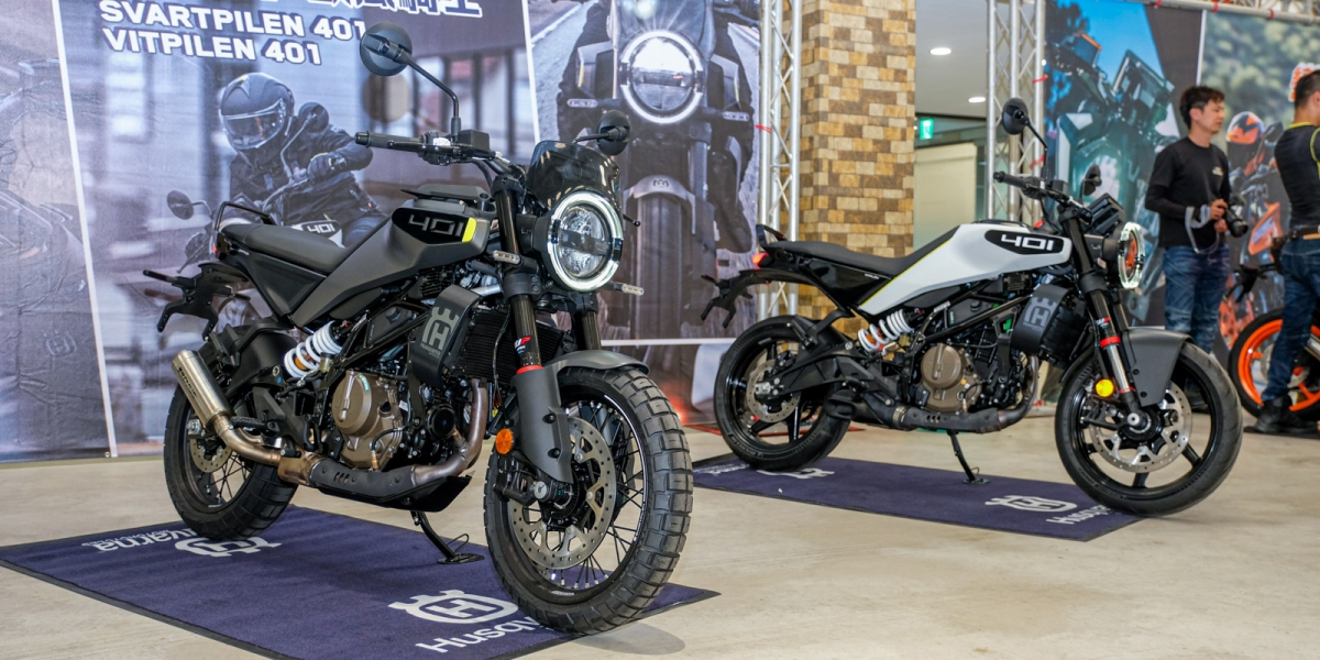 Husqvarna 白箭、黑箭 401 大改款!座高降低 馬力提升,白箭取消分離把。建議售價28.8萬元