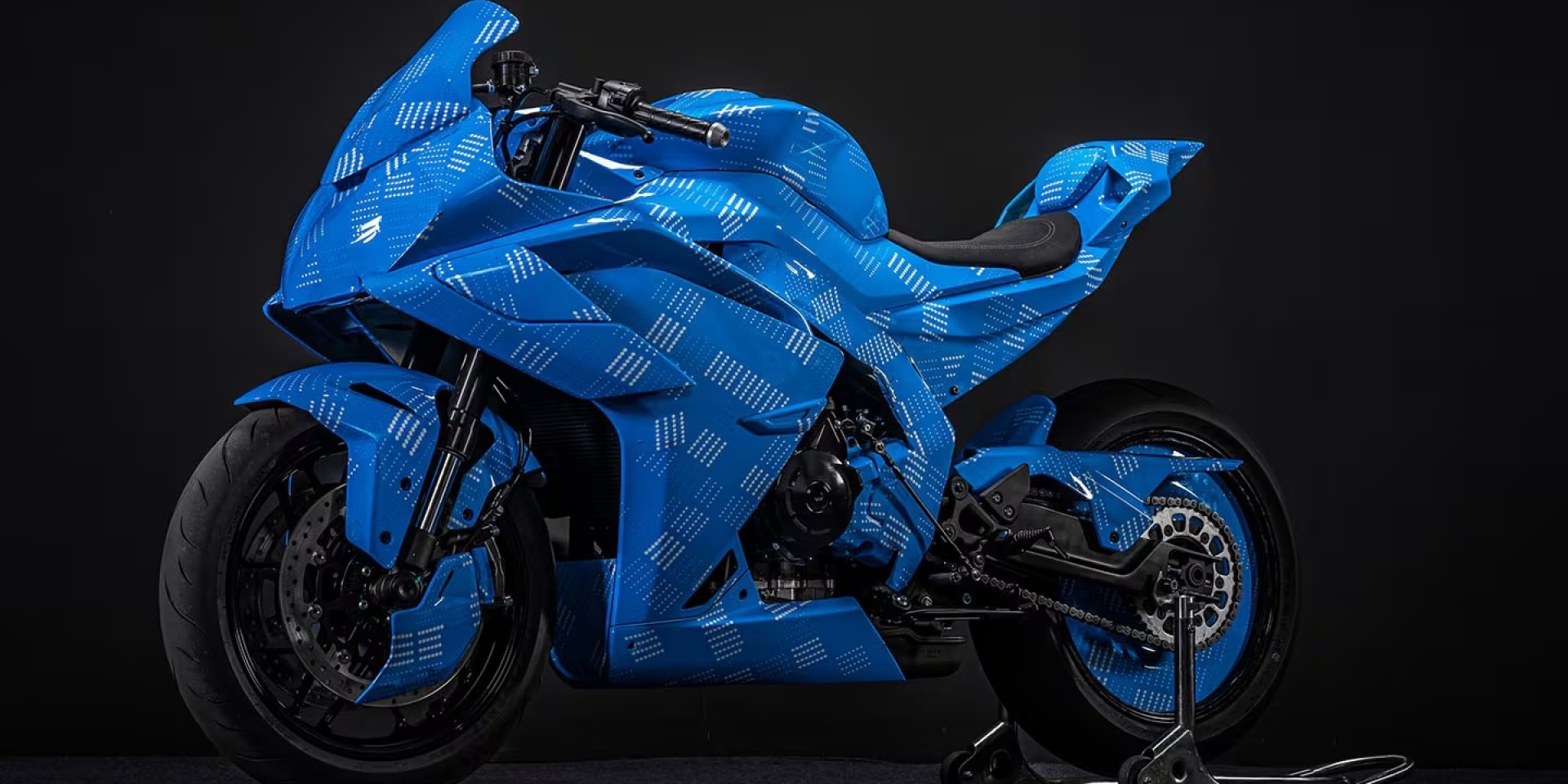 主動定風翼！CFMoto 曝光可收折翼片專利，下一台超跑神車準備登場？