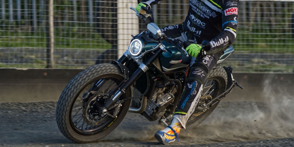 40萬有找、600c.c.、55匹馬力!CCM Classic Tracker 海外發表