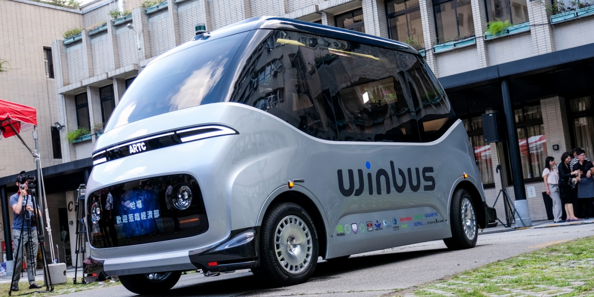 跨出台灣自動駕駛的第一步。MIT自動駕駛電動小巴「WinBus 」發表登場!