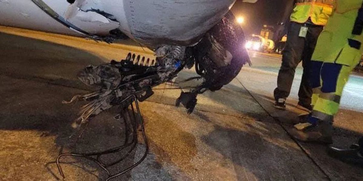 機車撞上客機!非洲幾內亞機場發生超離奇事故