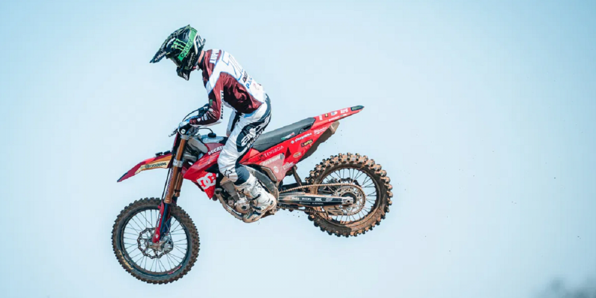 虎父無犬子!Desmo250 MX在MXGP世界錦標賽首次亮相並取得第三名佳績