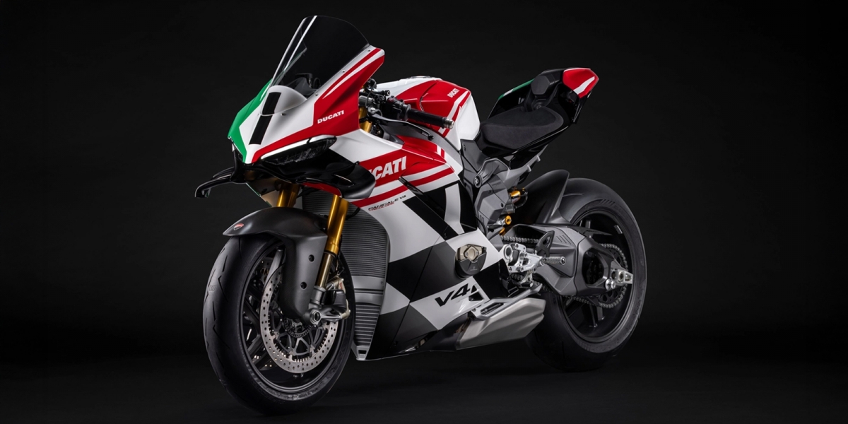 經典三色塗裝、213匹馬力、GP等級煞車上身!2025 Ducati Panigale V4 Tricolore 限量1000台發表
