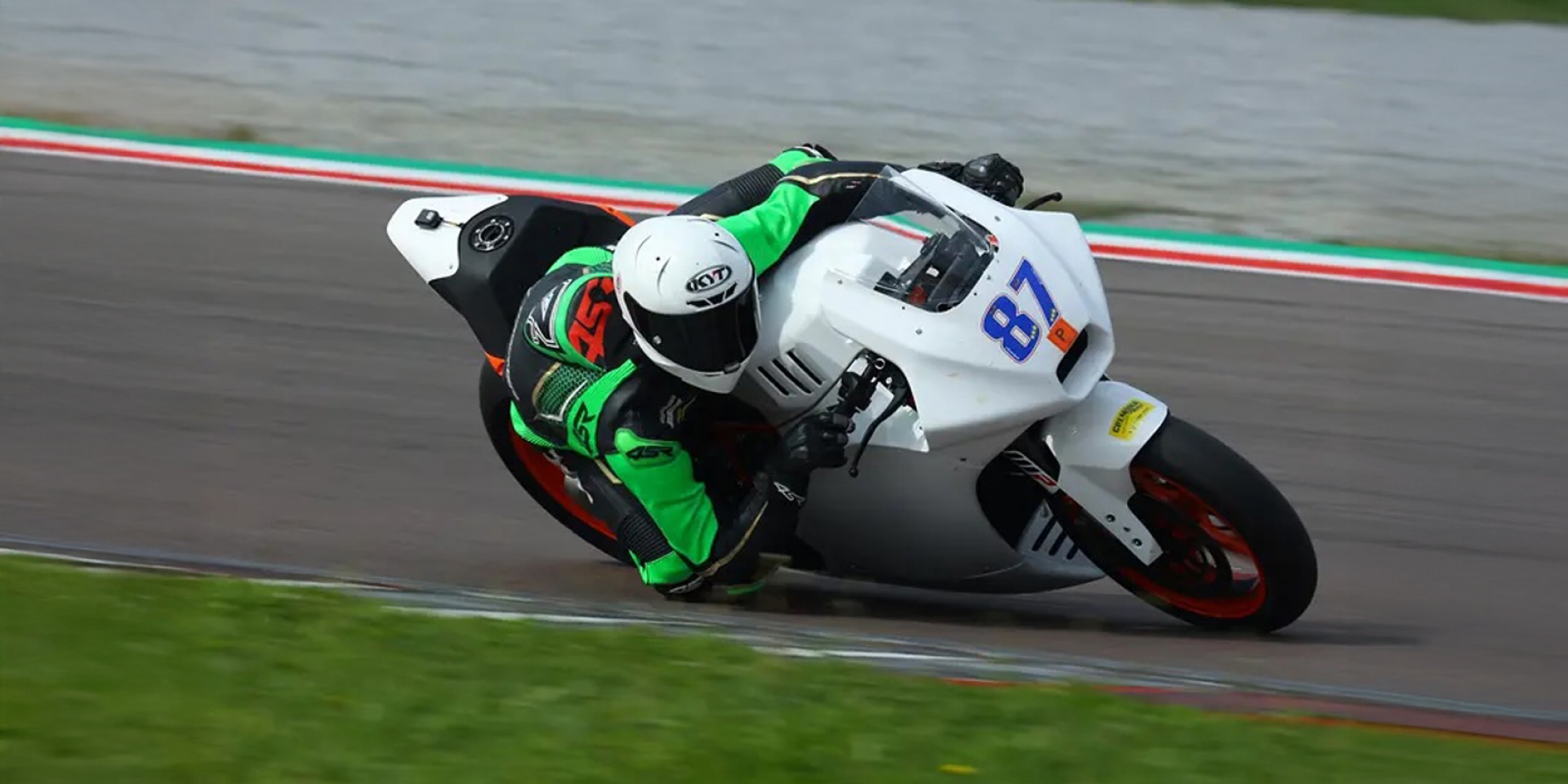 脫掉街車外殼！Krämer 推出 KTM Super Duke 專屬賽道套件，街頭惡魔直上頂級仿賽