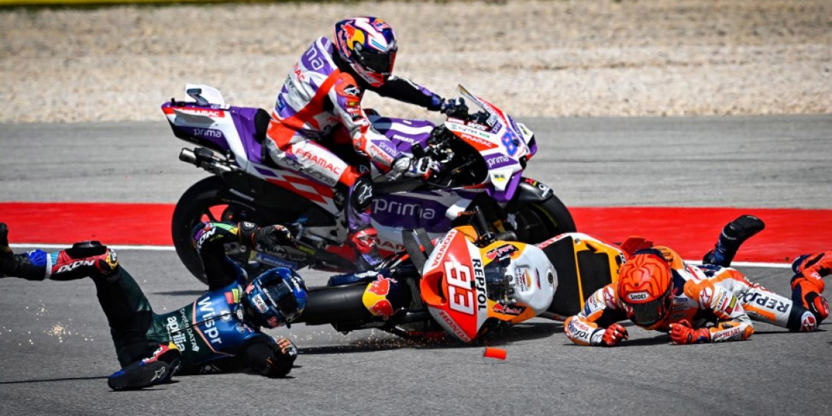 人仰Mar翻!Marc Marquez:我告訴自己要保持冷靜,但這是我的大失誤,我向Oliveira道歉。