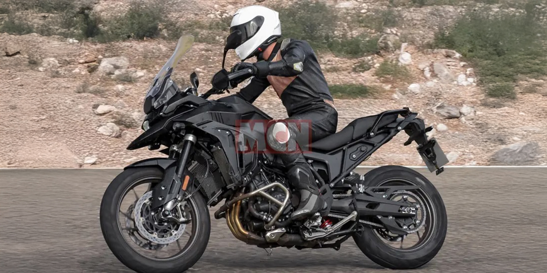 中量級冒險王再進化！Triumph Tiger 950 間諜照捕獲，前後雷達、動力升級成焦點