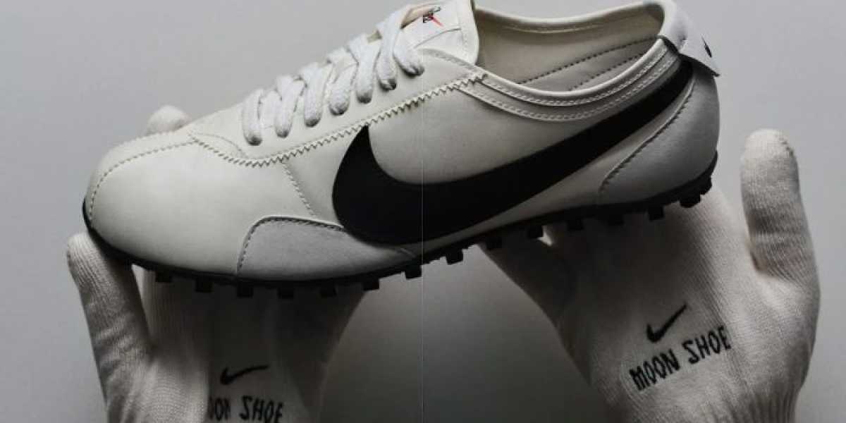 等了 55 年！Nike 1971 月亮鞋 Moon Shoe 終於開放一般販售，原版格紋鞋底全面復刻，售價僅約 NT$3,360