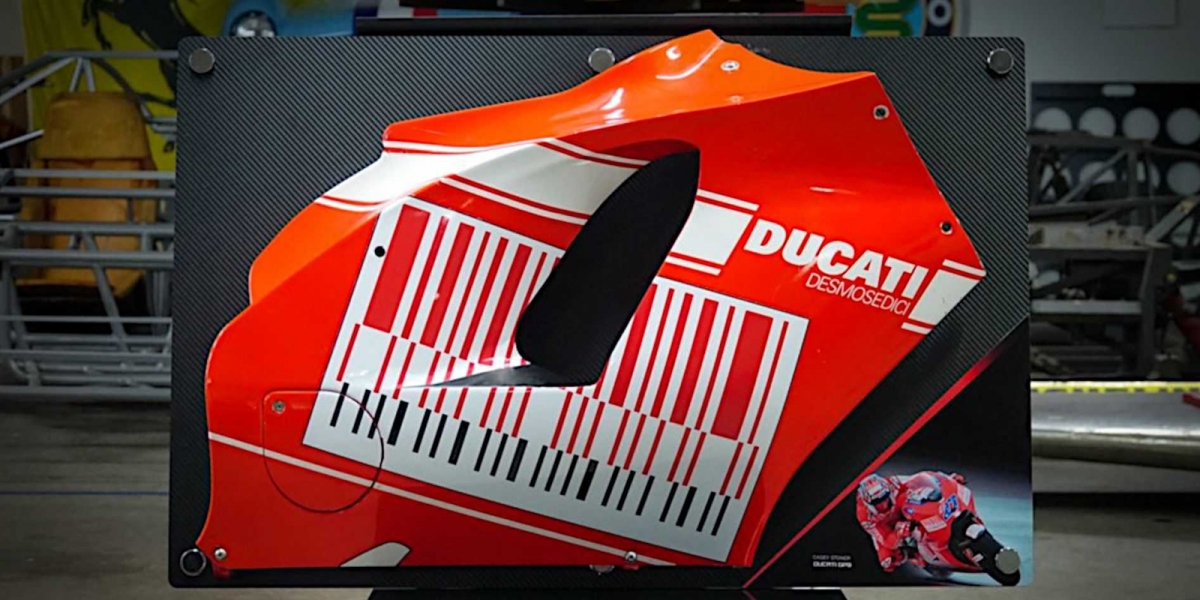 20萬買石頭人原味整流罩,Casey Stoner Desmosedici GP9廠車整流罩開賣!