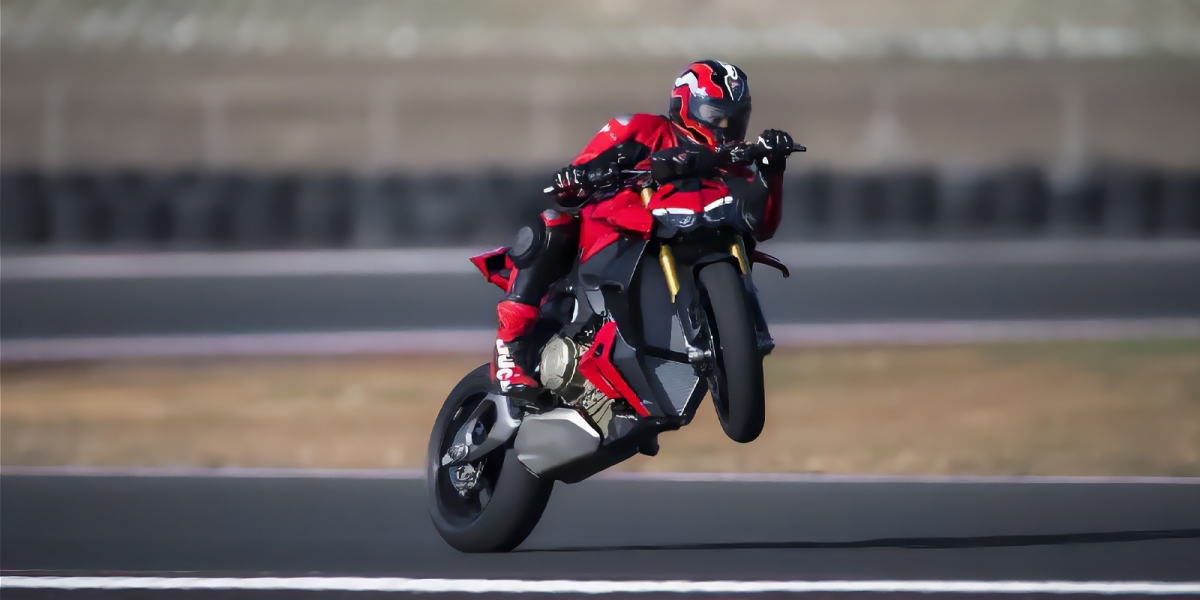 214 匹馬力、全新小翅膀、雙搖臂上身!2025 Ducati Streetfighter V4 街頭霸王進化登場