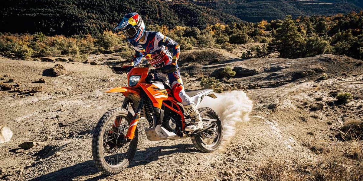 2025 KTM 390 Enduro R 正式亮相:全地形新星,越野與城市的雙料利器