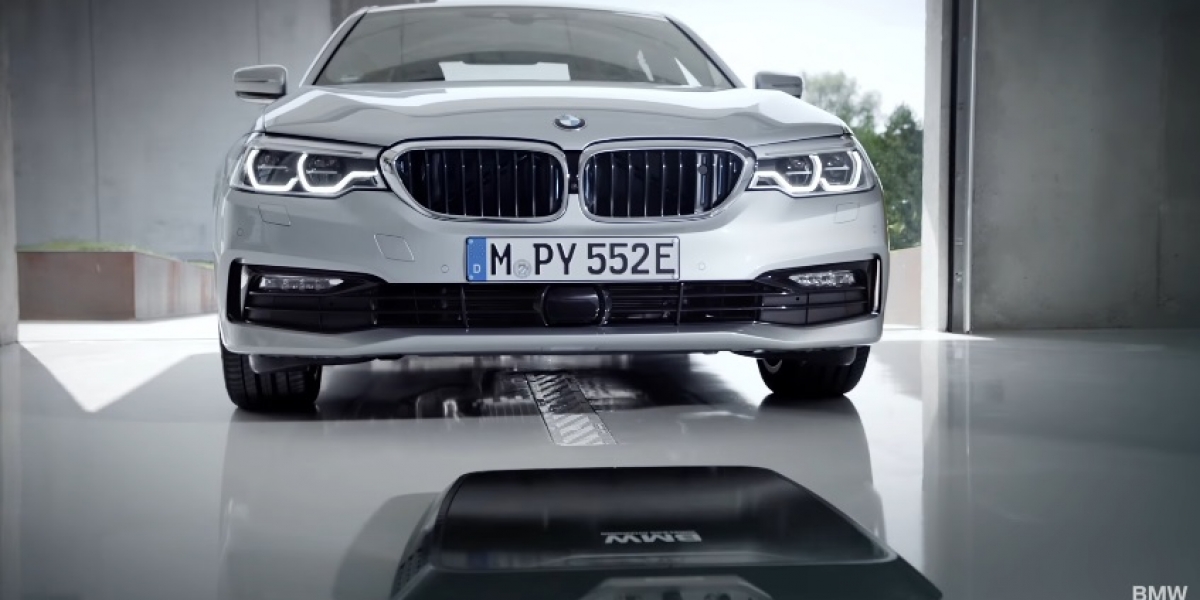 無線充電不只iPhone有,BMW 530e也可以無線充電!