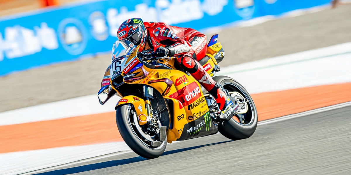 迎接百年慶典！Ducati 瓦倫西亞測試賽秀出兩款「絕美致敬」塗裝，Bagnaia 與 Bulega 率先披掛上陣