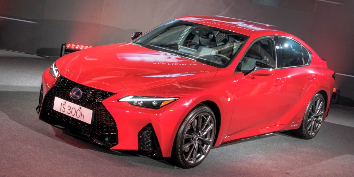 魅惑跑格。LEXUS IS300h 189萬元起發表上市!