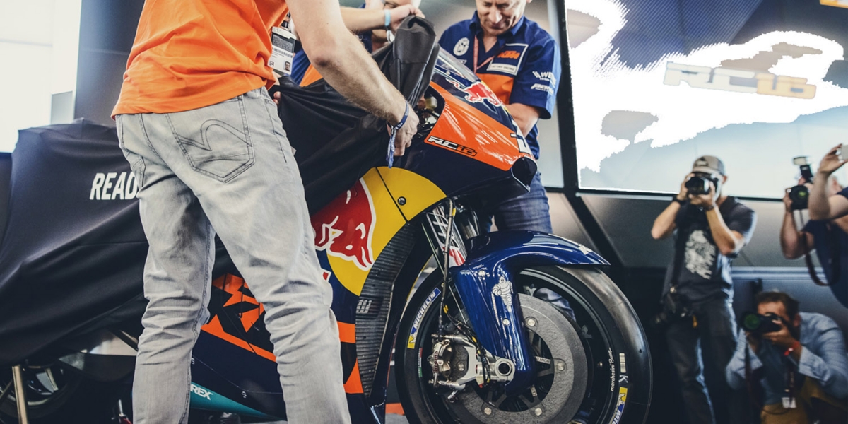 KTM RC16比賽塗裝現身。招牌鋼管編織車架挑戰GP殿堂