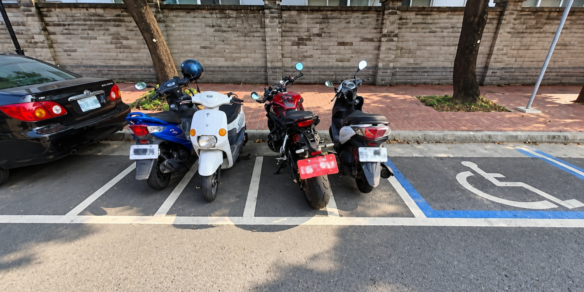 台中大型重機停車全面解禁！11/1 起開放全市路邊機車格，六都停車規定一次看