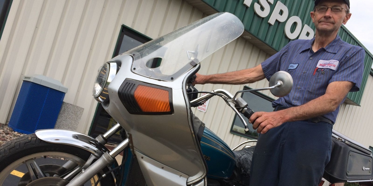 愛車如癡騎車40年，GOLDWING 100萬英哩達成！