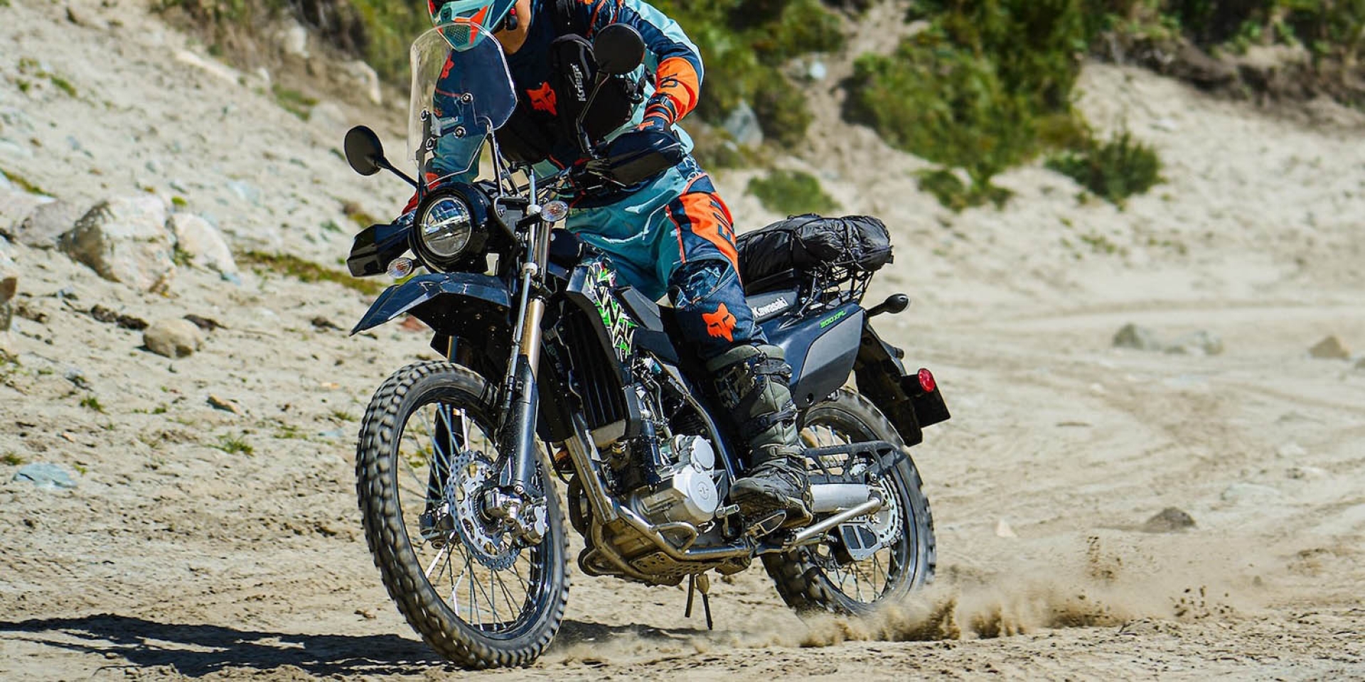 黃牌越野瑞士刀新增XPL/DF旅行版！KAWASAKI 2027年式KLX300家族齊發，海外售價約19.2萬起