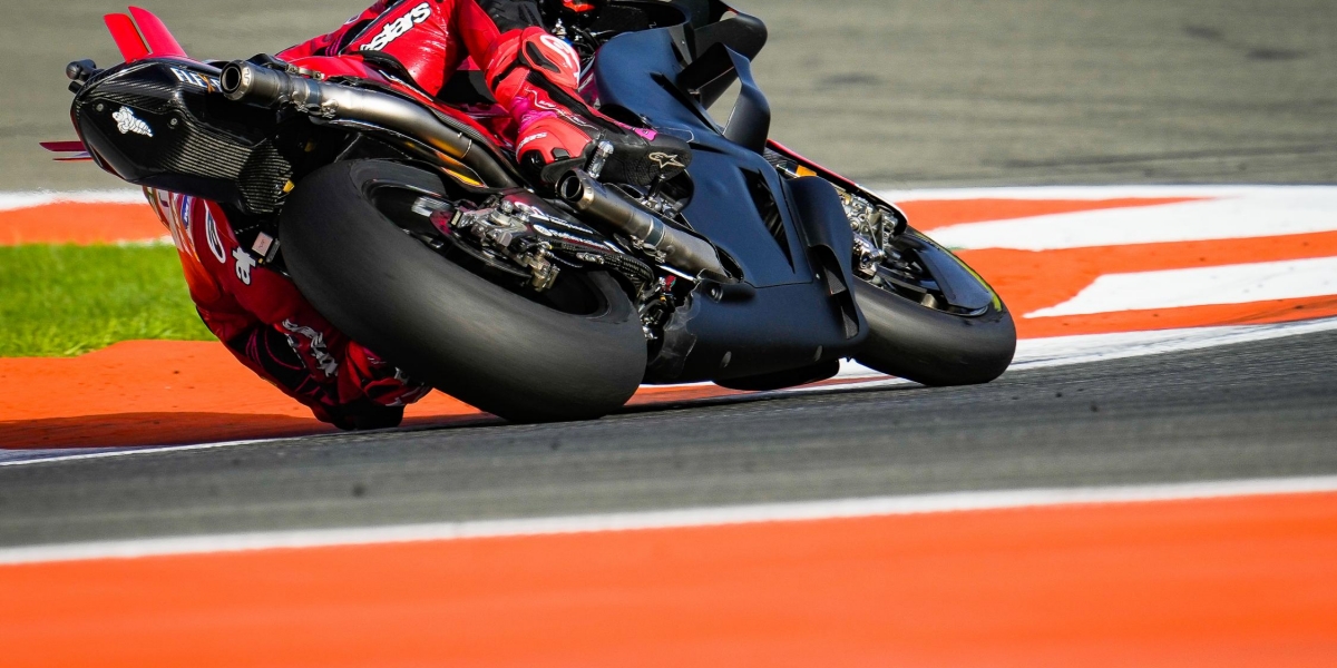 TC的編輯視角│時速350公里下的排氣細節!為什麼MotoGP賽車有兩支排氣管?