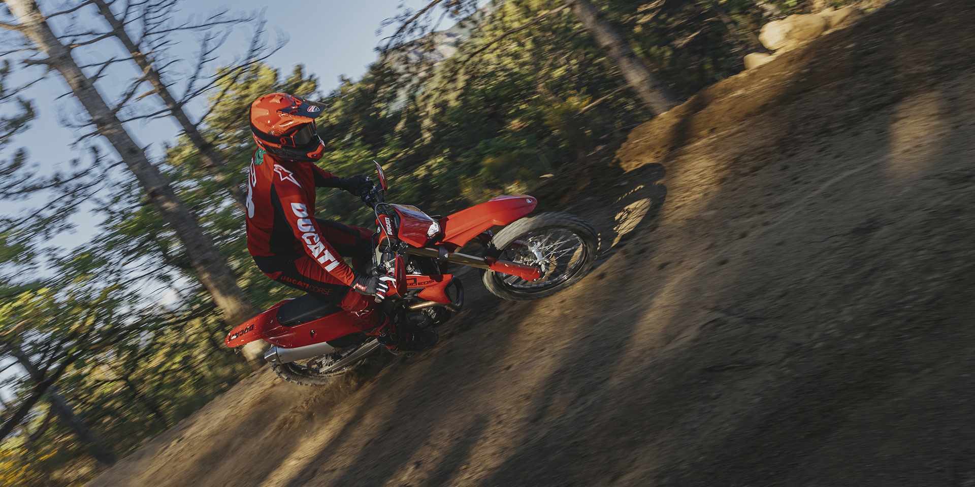 Ducati Desmo450 EDS 登場：449.6cc 單缸、310mm 行程進軍 Enduro