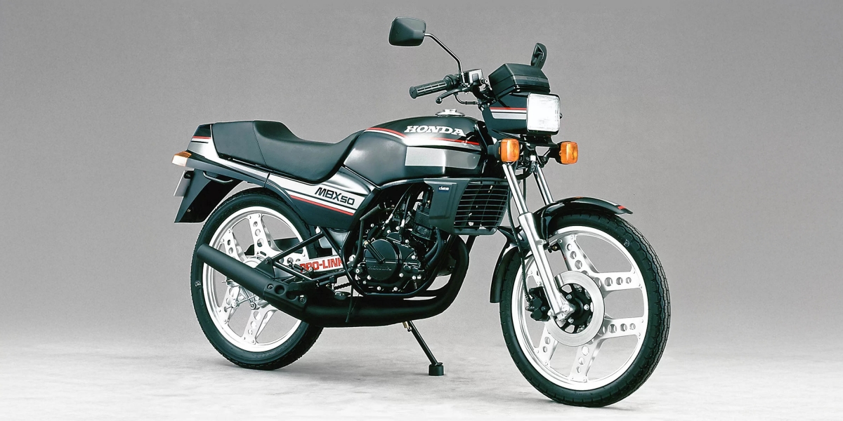 怪騎物語。Honda MBX50:7.2匹、Pro-Link單槍避震,車小格局大的50c.c.二行程傳奇!