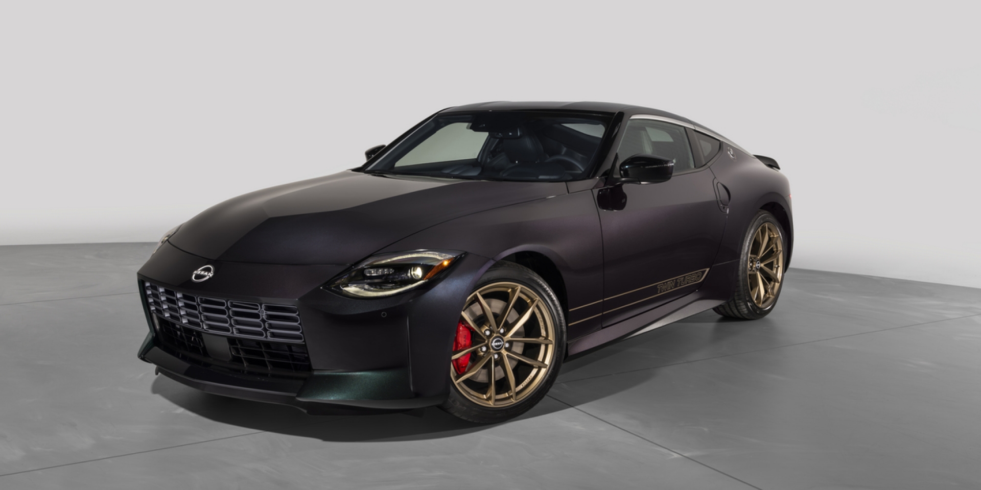 2026 Nissan Z Heritage Edition 發表：致敬 300ZX Z32、搭載 Midnight Purple 經典塗裝