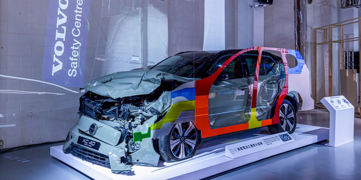 VOLVO《守護的力量》AI 體驗特展 台北松山文創園區登場 首度展出事故報廢電動車  實車呈現 VOLVO 在毫秒間守護車主的故事
