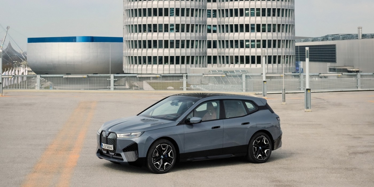 BMW iX xDrive50電動跑旅車,加速到百公里只需4.6秒