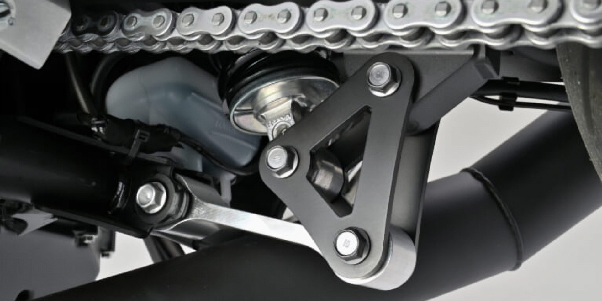 只要不到台幣兩千元！讓經典 F 風采更親民，Daytona 為 HONDA CB1000F 推出專用降車身連桿