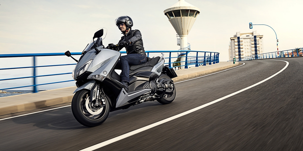 軍灰正夯。2016 TMAX 530 新色登場
