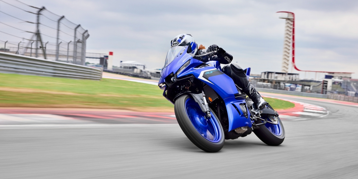 定風翼、滑動離合器全上身！2026 Yamaha YZF-R3 台灣正式發表，售價 23.5 萬