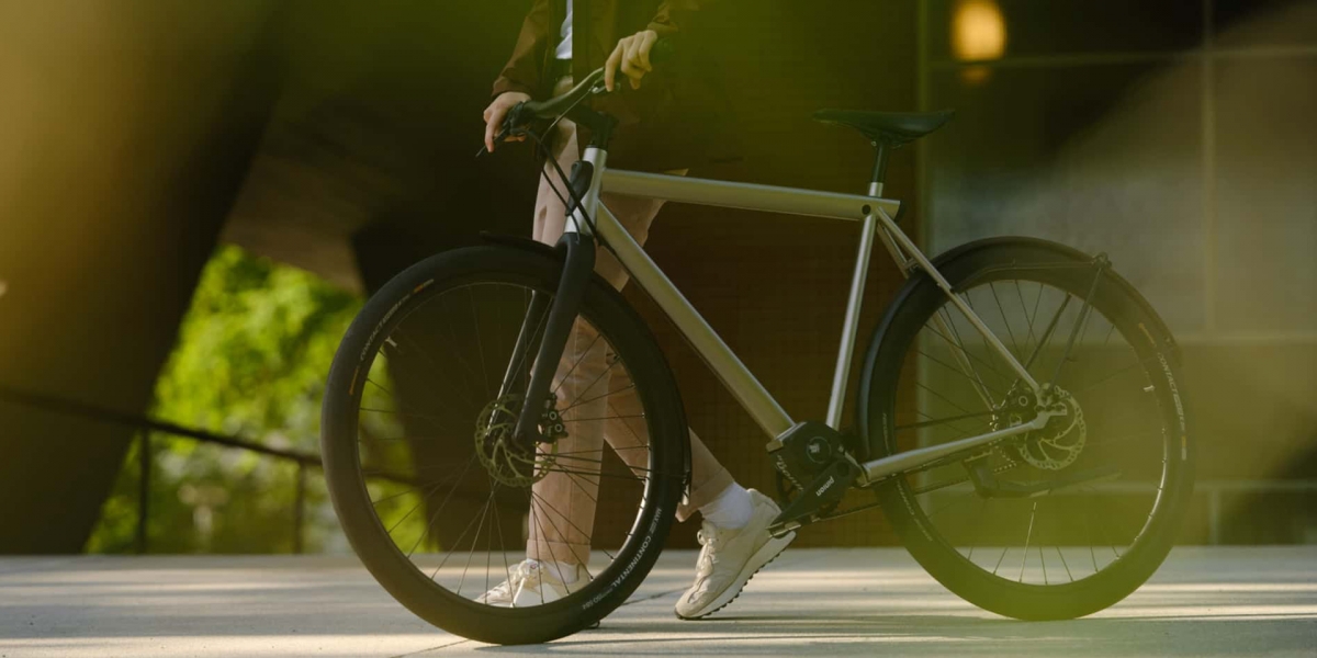 Geos E-Bike:250W馬達、350Wh電池、Gates碳纖維皮帶傳動、15公斤車重的極簡風格電動自行車!