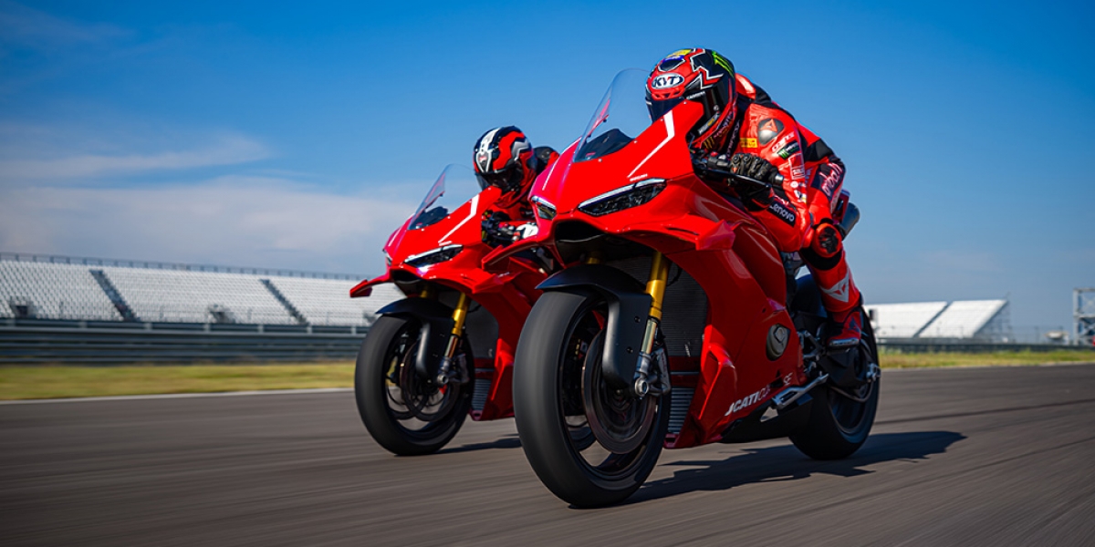 218 匹+扭力提升 7%!全新 Ducati V4 R 發表。MotoGP 與 WSBK 的科技,小孩子才選擇 這台車全都要