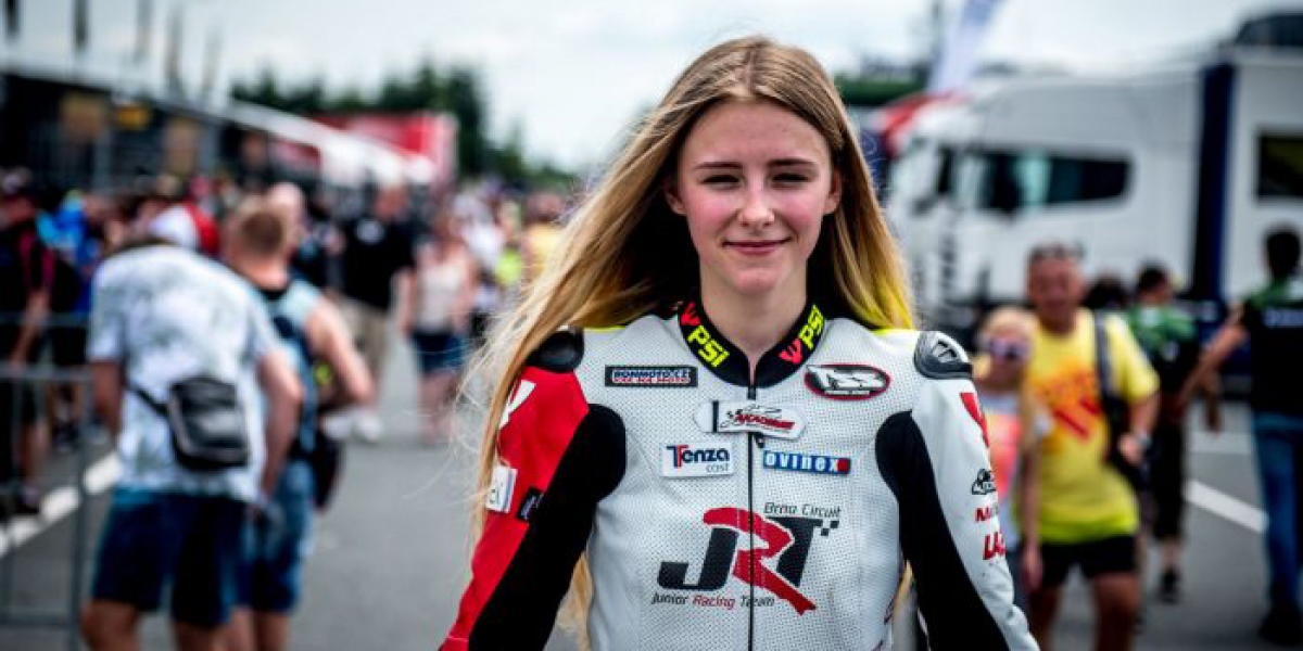 一秒圈粉!捷克正妹車手Alexandra Pelikanova進軍WORLDSSP300