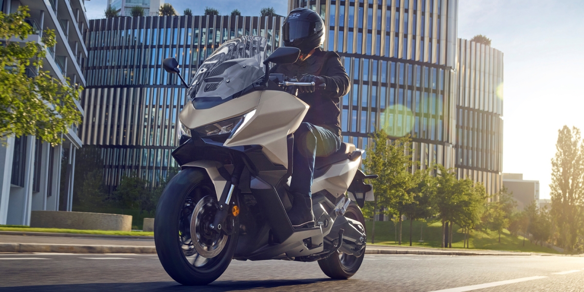 記憶電動風鏡、定速巡航登場!2025 Honda Forza 750 動感跑旅羊全面升級