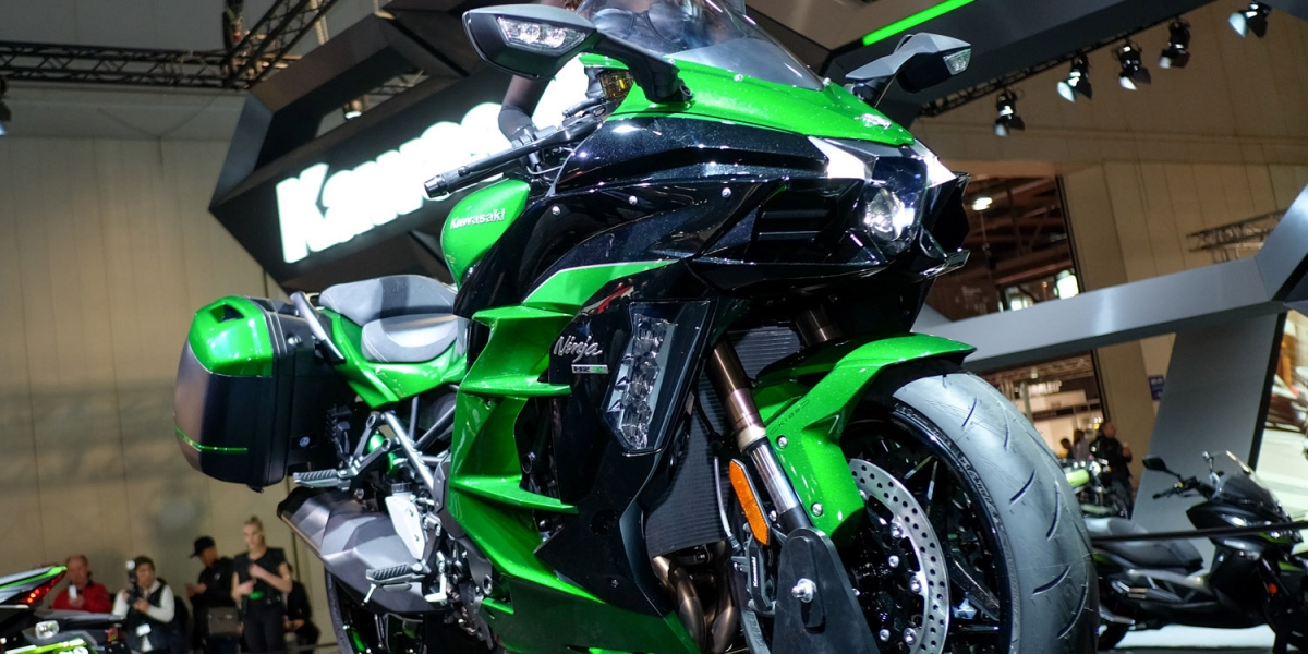 豈止兇猛,KAWASAKI H2 SX SE搭載轉向輔助照明系統