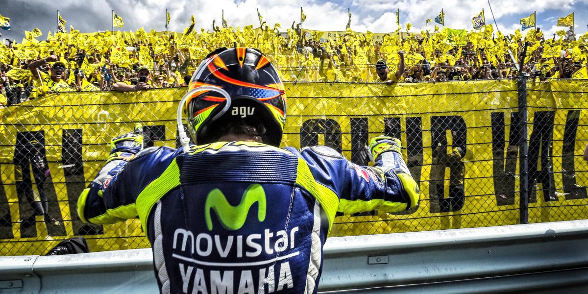 VR46螢光黃是致敬這車手!Rossi御用設計師Aldo Drudi揭秘經典設計