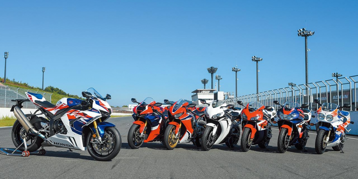 怪騎物語。Honda CBR900RR：輕量化才是最棒的改裝，初代炎刃的十年狂氣系譜！